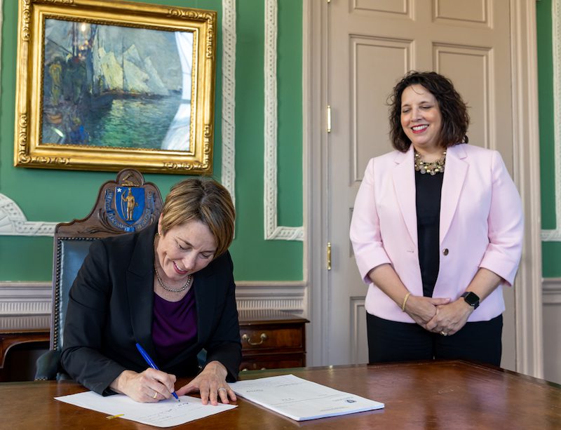 Gov. signs supplemental budget with pandemicera extensions, key