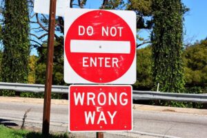Do Not Enter – Wrong Way traffic sign