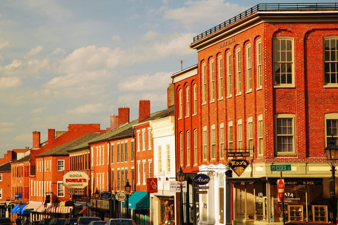 Economic development bills have zoning, open meeting, liquor law provisions